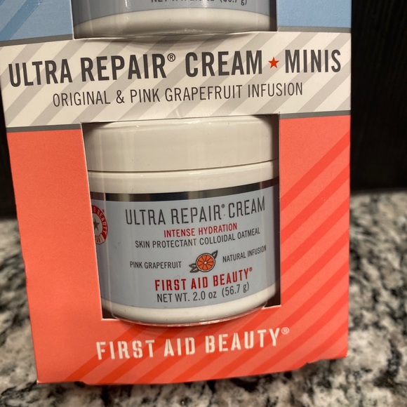 First Aid Beauty Ultra Repair Cream Mini Set Original & Pink Grapefruit 2oz each - Picture 4 of 6